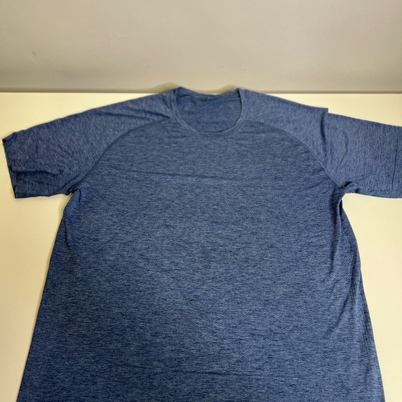 lululemon athletica Men's Teal and Navy Short Sleeve Tees - Picture 10 of 16